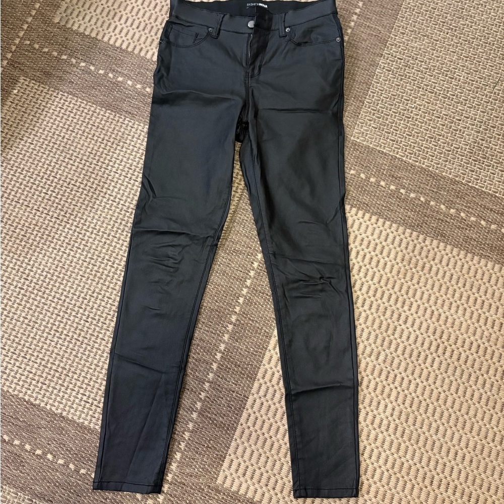 Fashion Nova Women's Black Skinny Pants
